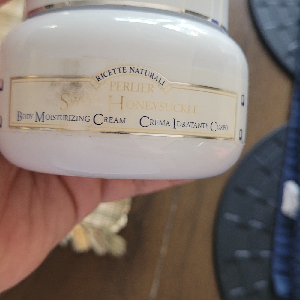 Perlier Sweet Honeysuckle Body Moisturizing Cream - White